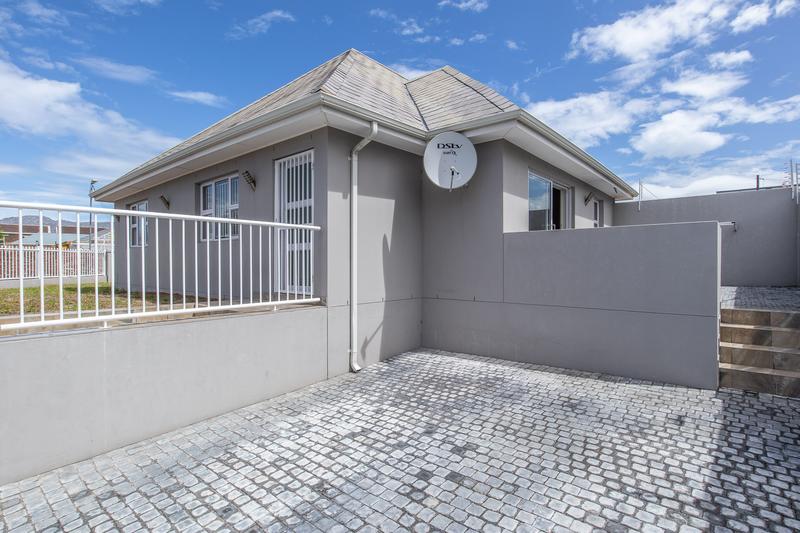 3 Bedroom Property for Sale in Heathfield Western Cape